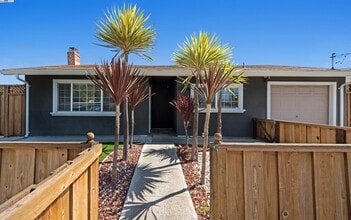 Building Photo - 23688 Jorgensen Ln