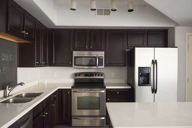 Building Photo - 240 W Juniper Ave