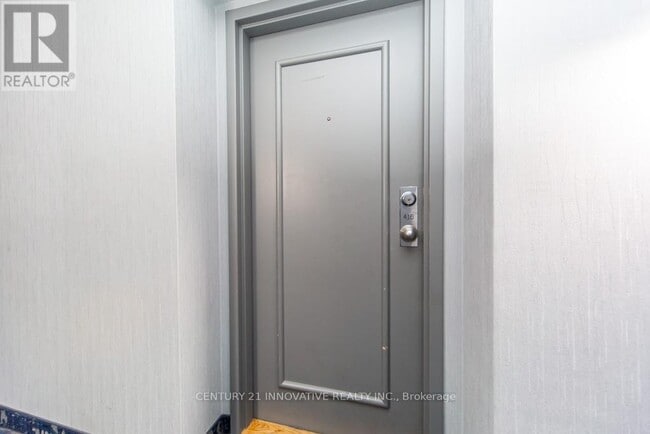 Building Photo - 2550 Lawrence Ave E