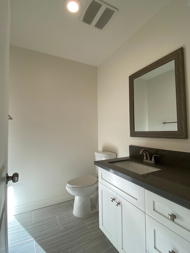 Foto del edificio - 5544 Romaine St