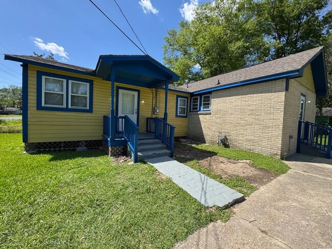 Building Photo - 2127 71st Ave