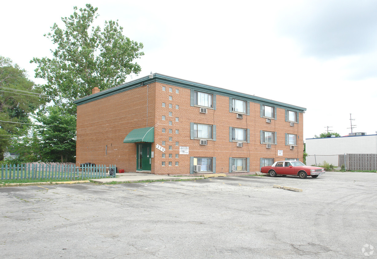 Primary Photo - 225 S Wolf Rd