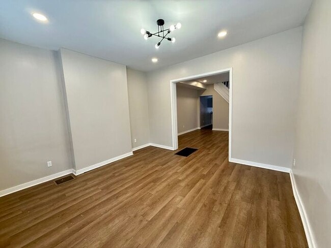 Building Photo - Updated 3 Bed, 1 Bath Home