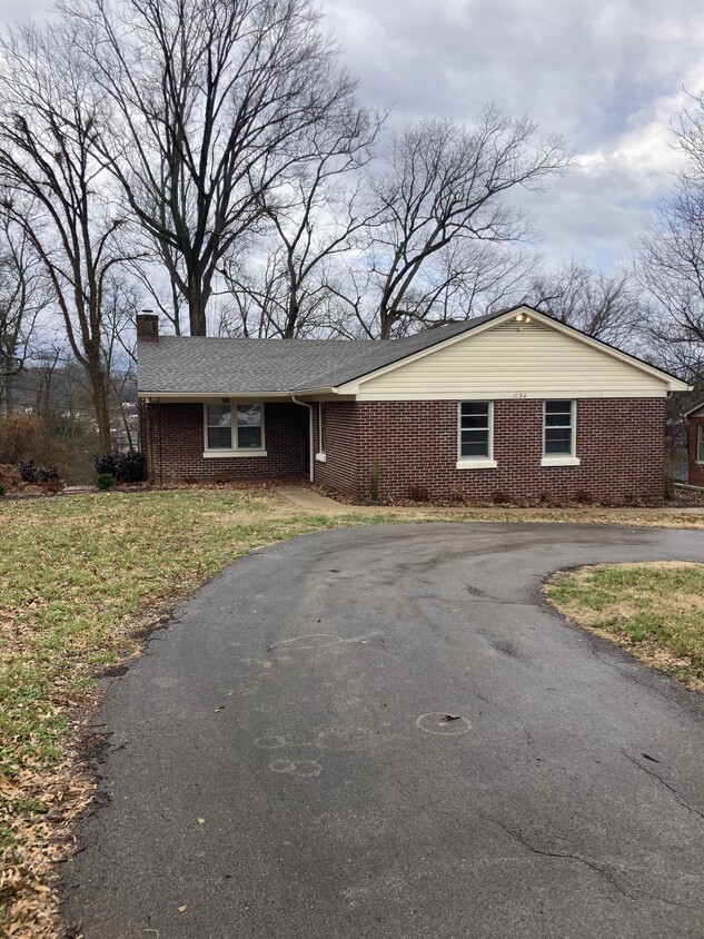 Primary Photo - 1034 Rolling Fields Cir