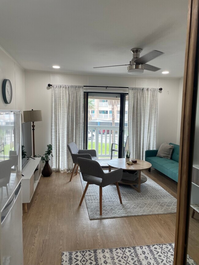 Foto del edificio - 3938 Surfside Blvd