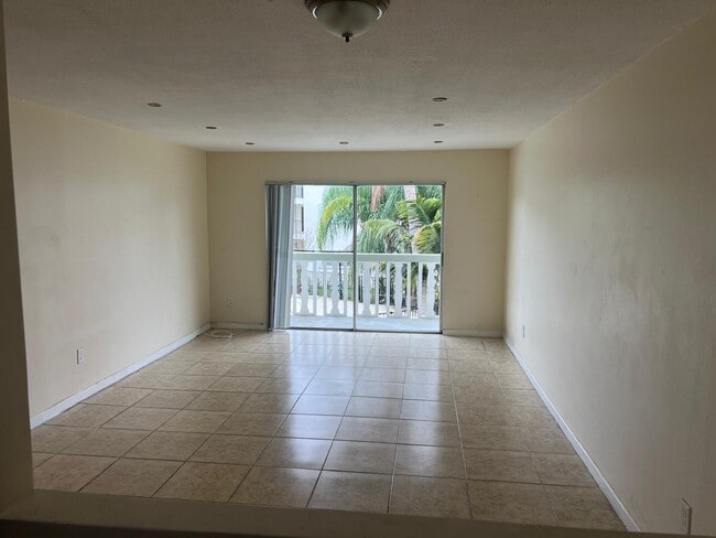 Building Photo - 15225 NE 6th Ave