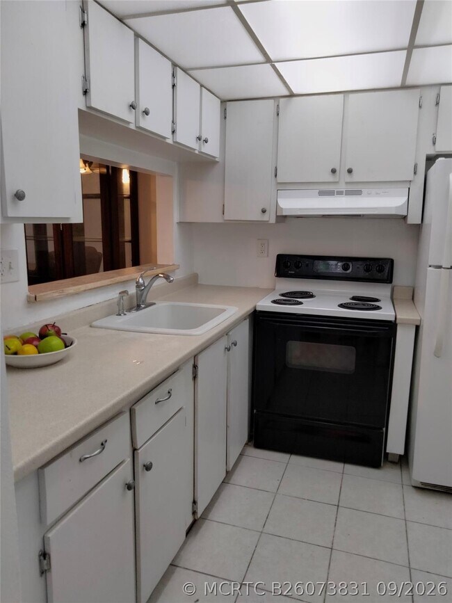 Foto del edificio - 9351 Lime Bay Blvd