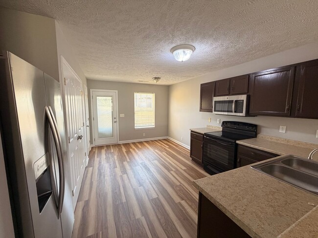 Building Photo - Nice 3 BR 2 Bath Available Now in Murfreesboro!