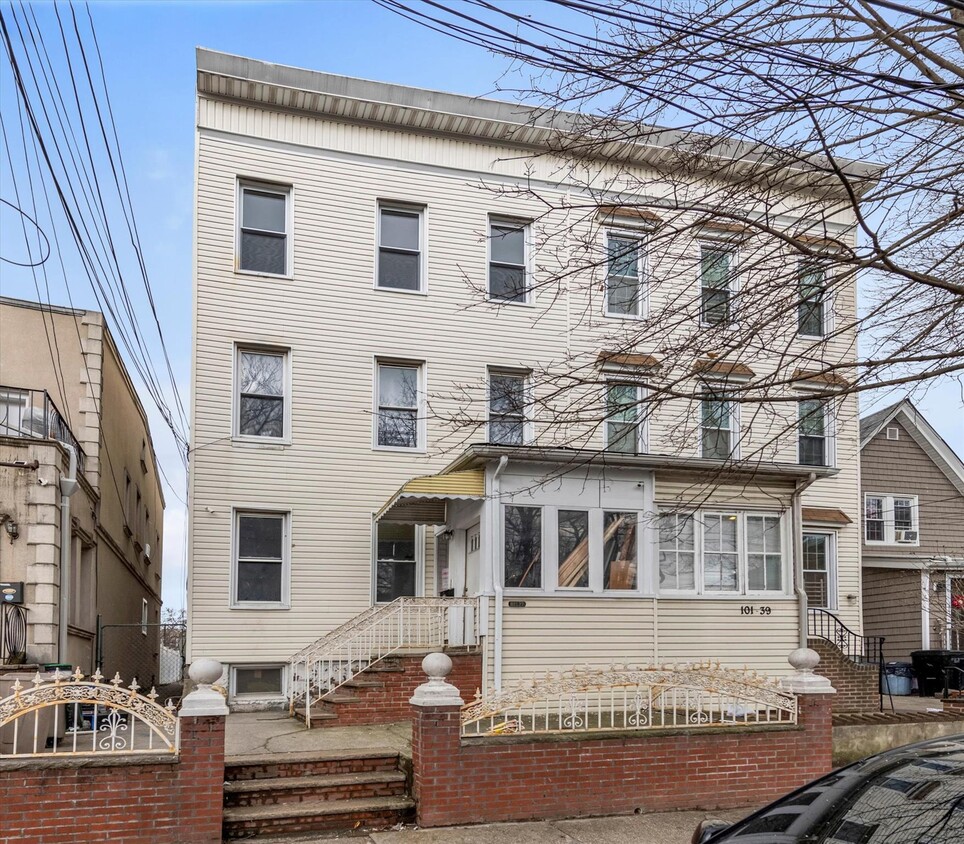 Foto principal - 101-37 92nd St