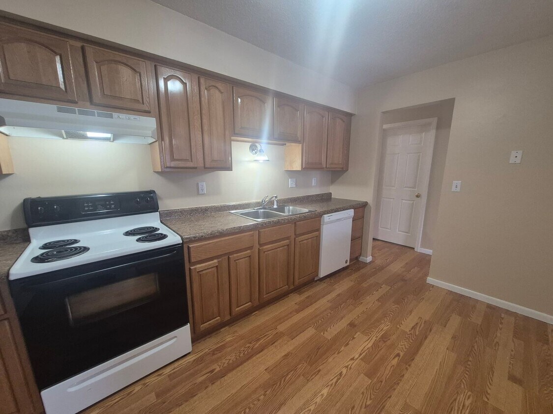 Foto principal - 896 Wescott Square