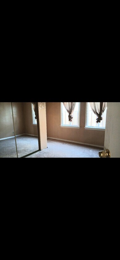 Foto del edificio - 8928 Elizabeth Ave