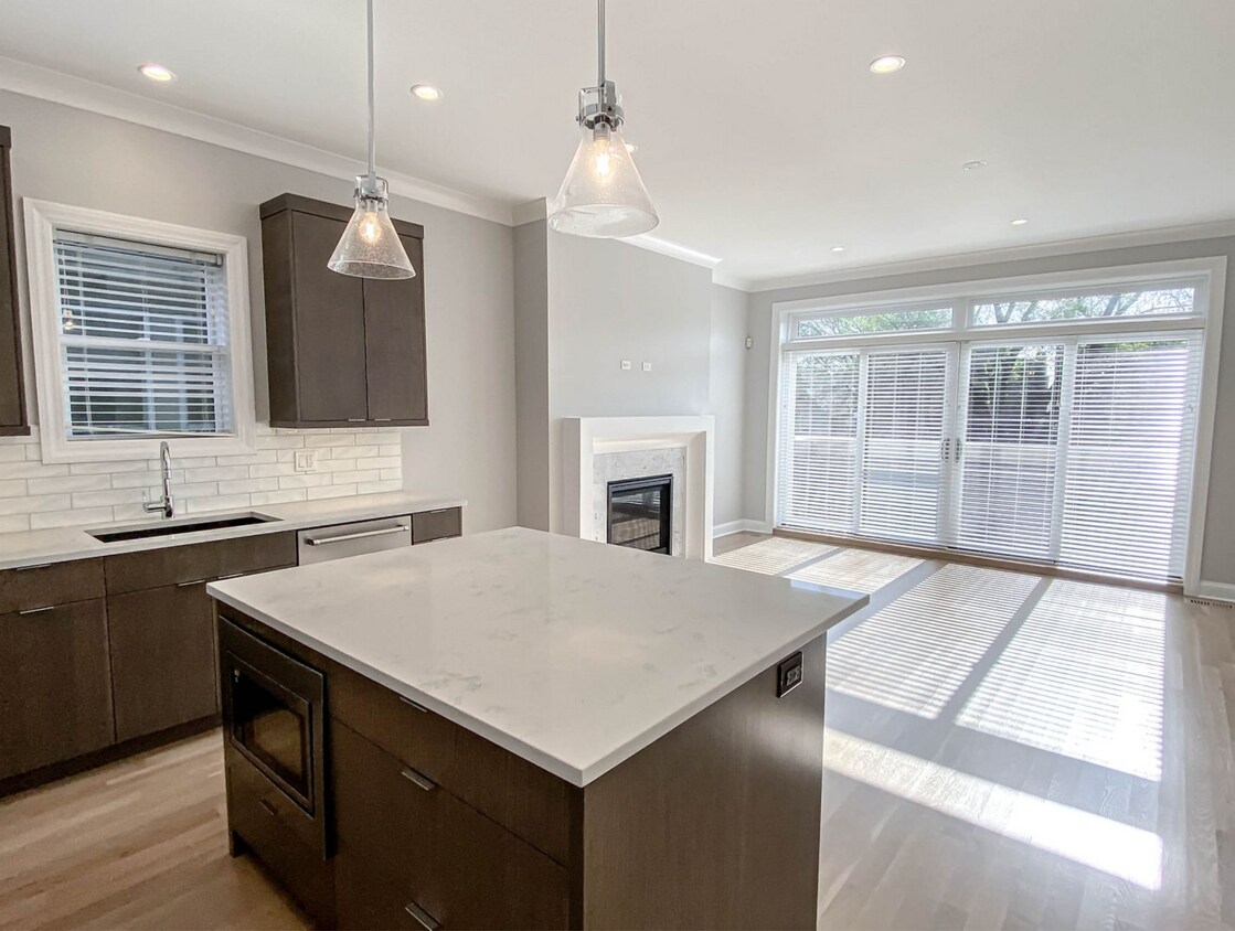 Foto principal - 3347 N Kenmore Ave