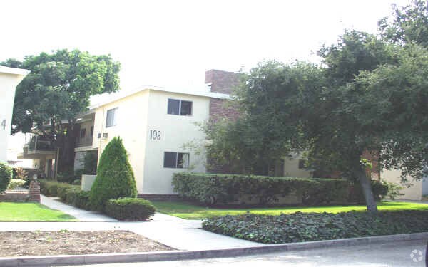 Foto del edificio - 108-114 E Live Oak St
