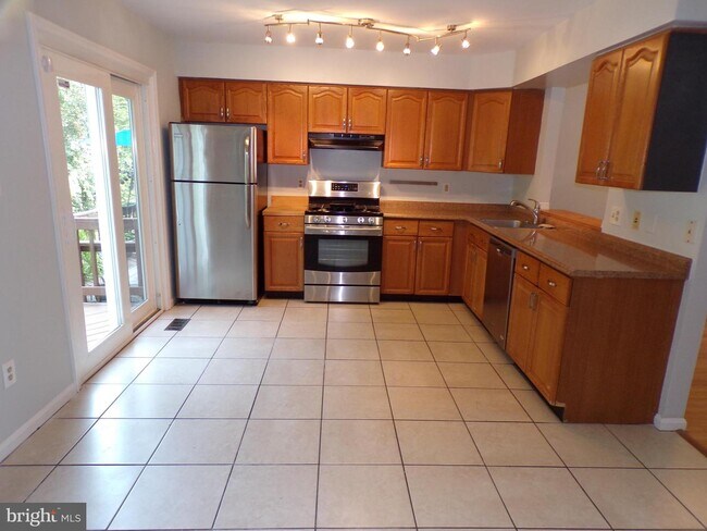 Building Photo - 5310 Buxton Ct