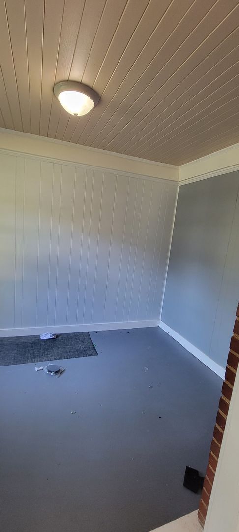 Building Photo - Delightful 3 Bedroom West End Home Availab...