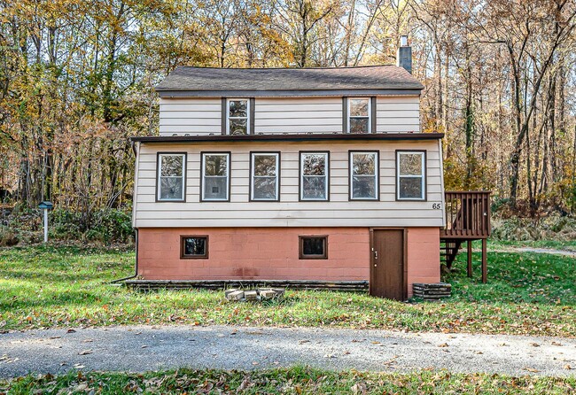 Building Photo - Very Private 2 Bedroom 1 Bathroom Colonial...