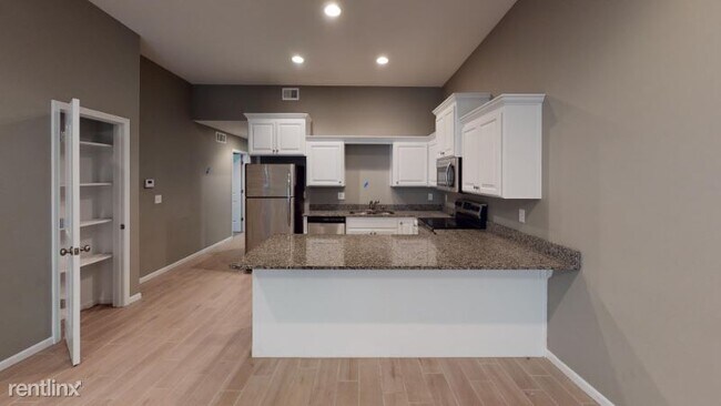 Foto del edificio - 200 SW Laurel Dr