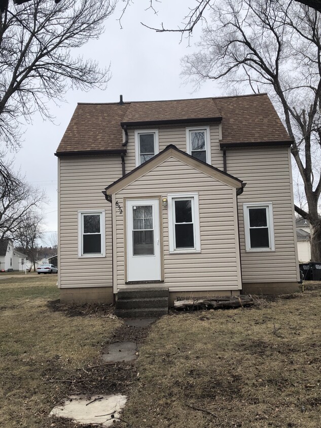 Primary Photo - 632 S Anna Ave