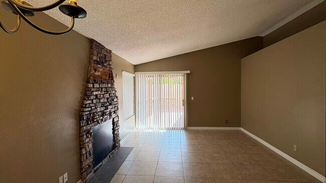 Building Photo - 42 Quiet Desert Ln