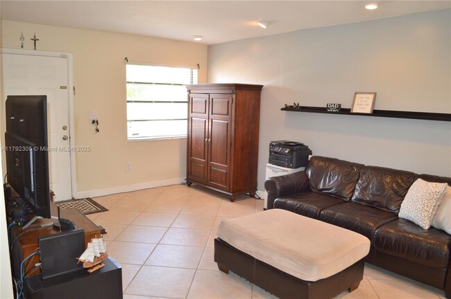 Building Photo - 10933 SW 146th Ct