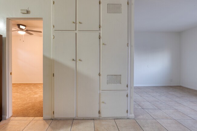 Foto del edificio - 15741 Blaine Ave