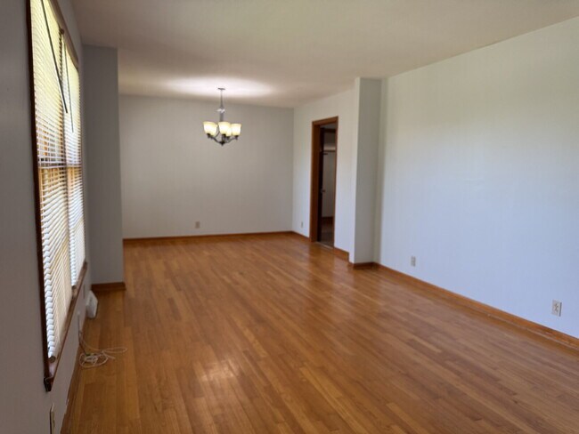 Foto del edificio - "Discover Comfort and Space: Charming 3-Bed, 2-Bath Home in Huntsville's Heart - 1808 Sq. Ft. of ...