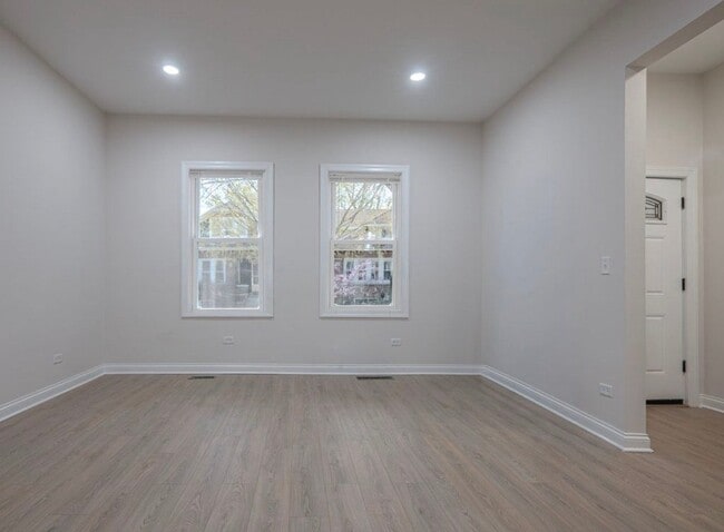 Building Photo - 7047 S Princeton Ave
