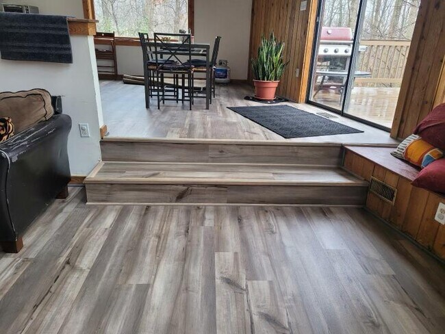 Foto del edificio - 1731 Woodlore Rd