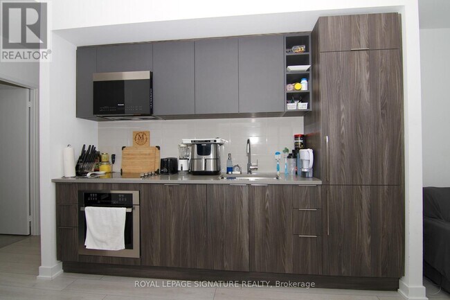 Building Photo - 2033 Kennedy Rd