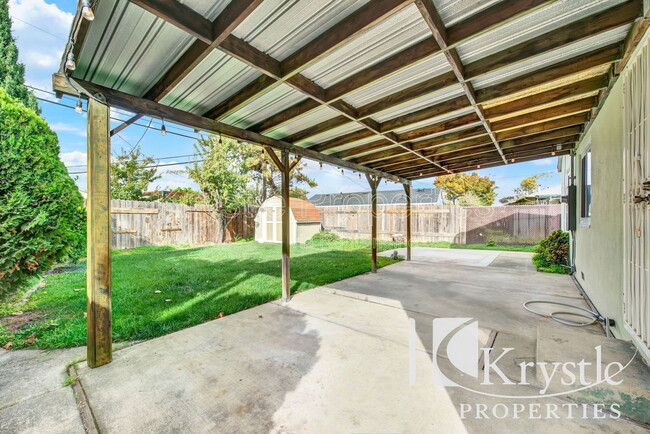 Building Photo - 791 Rosewood Ave