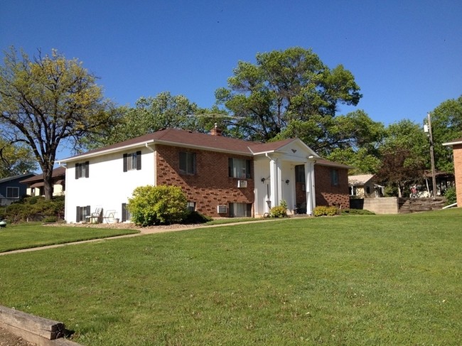 Building Photo - Bayport Colonial Apartments