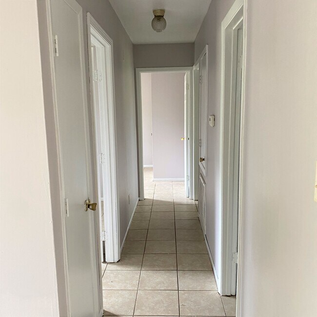 HALLWAY - 507 Nila Sue Dr