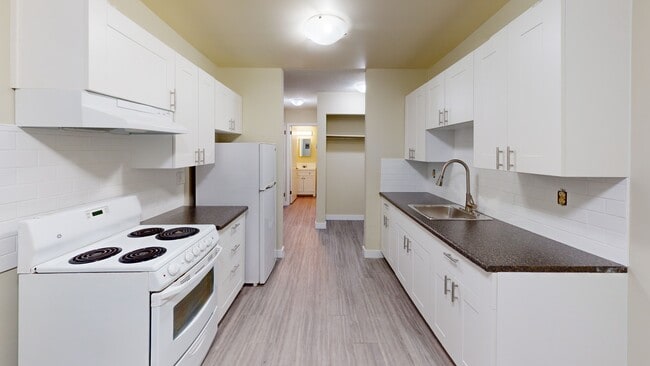 Photo du bâtiment - 9807-9108 108 Ave