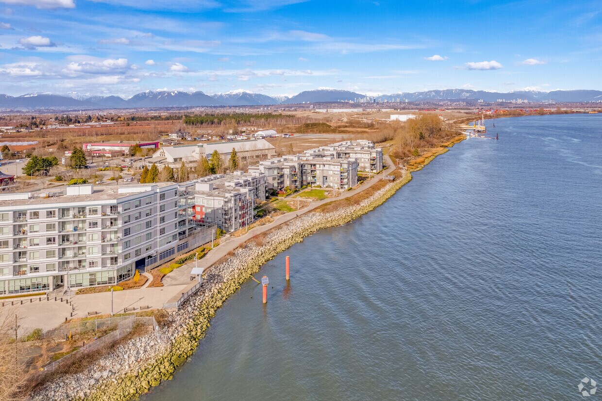 Photo du bâtiment - Riverport Flats R4