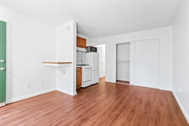Interior Photo - San Remo Court