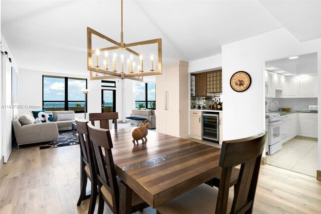 Foto del edificio - 10185 Collins Ave