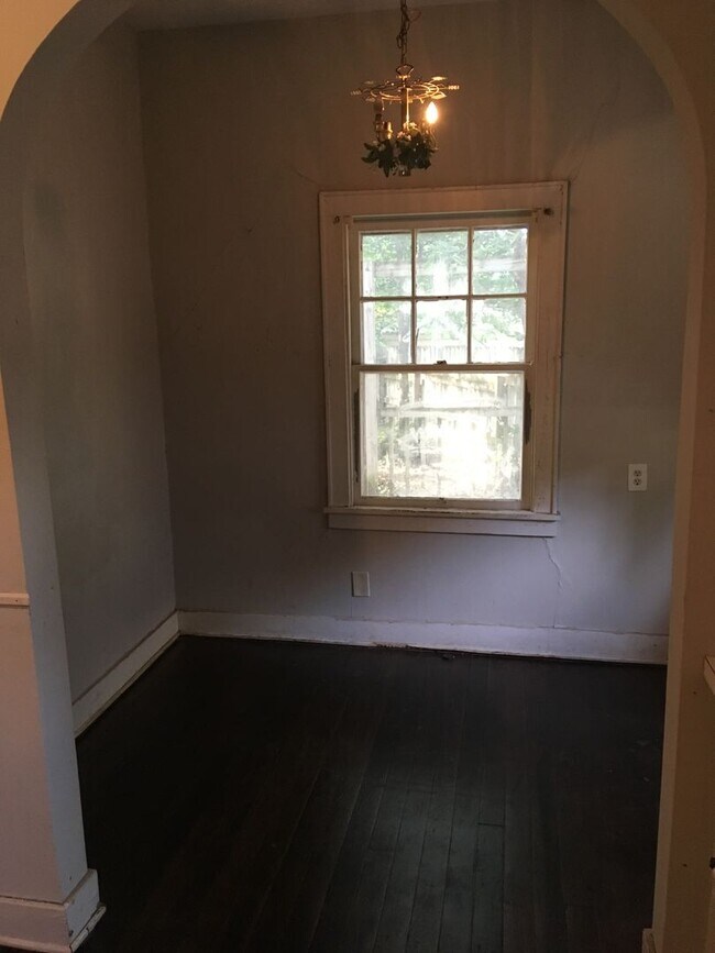 Foto del edificio - 419 E 6th St