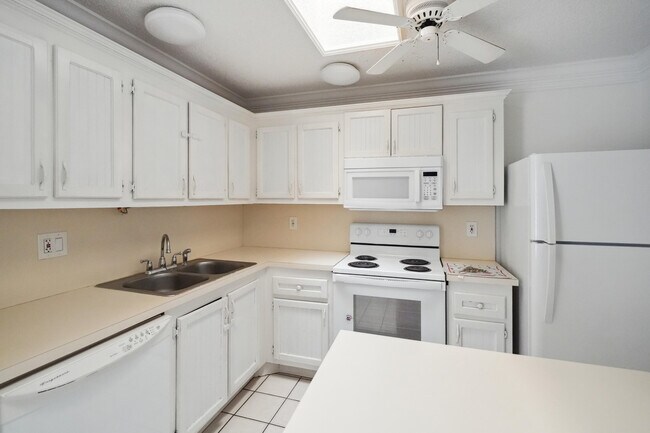 Building Photo - 3703 Waterview Cir