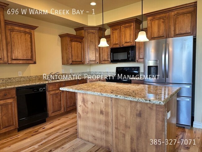 Building Photo - 696 W Warm Creek Bay