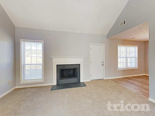 Foto del edificio - 615 Bridle Creek Dr