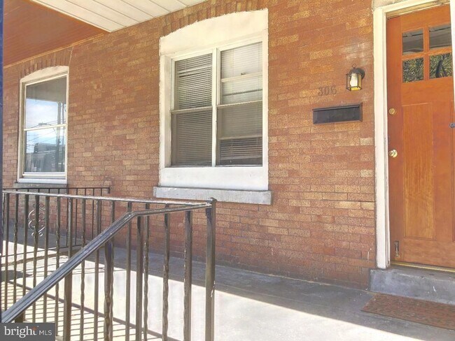 Foto del edificio - 306 Leverington Ave