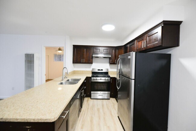 Building Photo - 247 Avenida Del Poniente