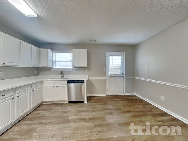 Building Photo - 207 Crystal Ct