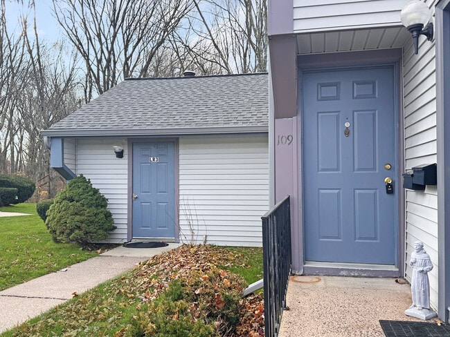 Foto del edificio - 109 Candlewood Dr