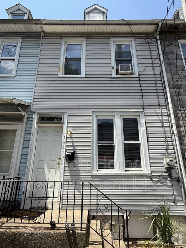 Building Photo - 138 Coral St
