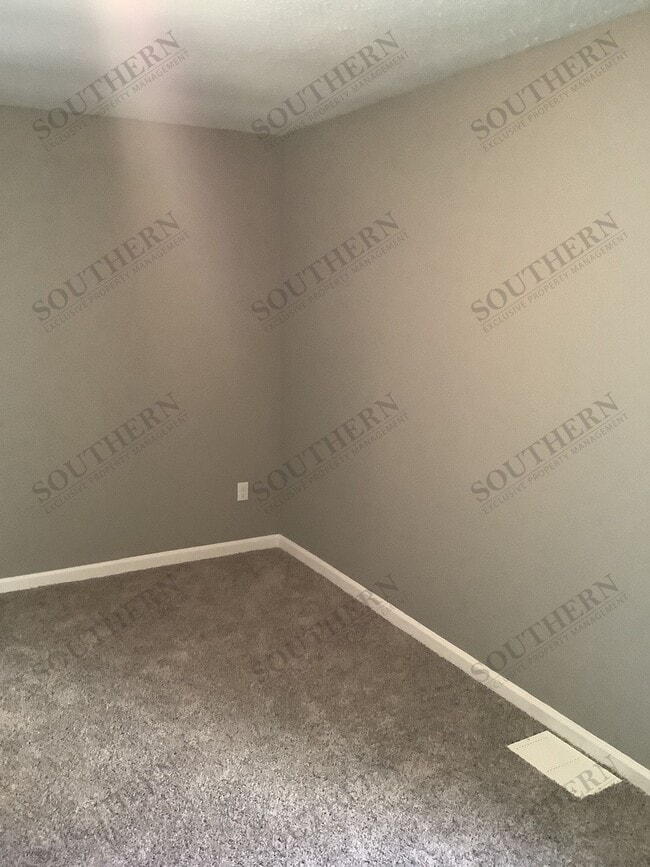 Building Photo - 124 Creekwood Ave