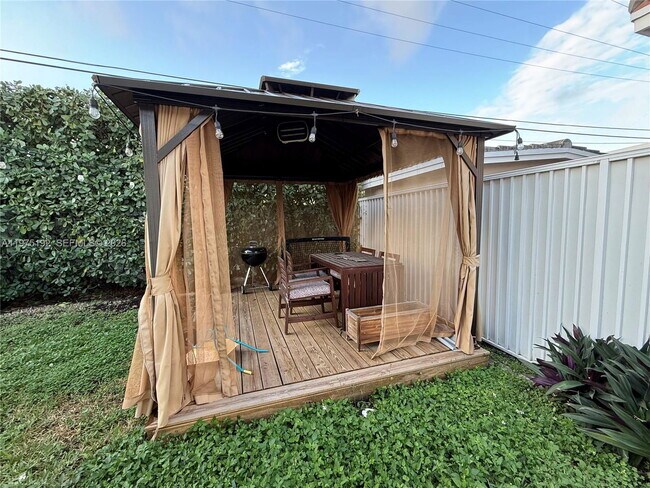 Foto del edificio - 4850 SW 4th St