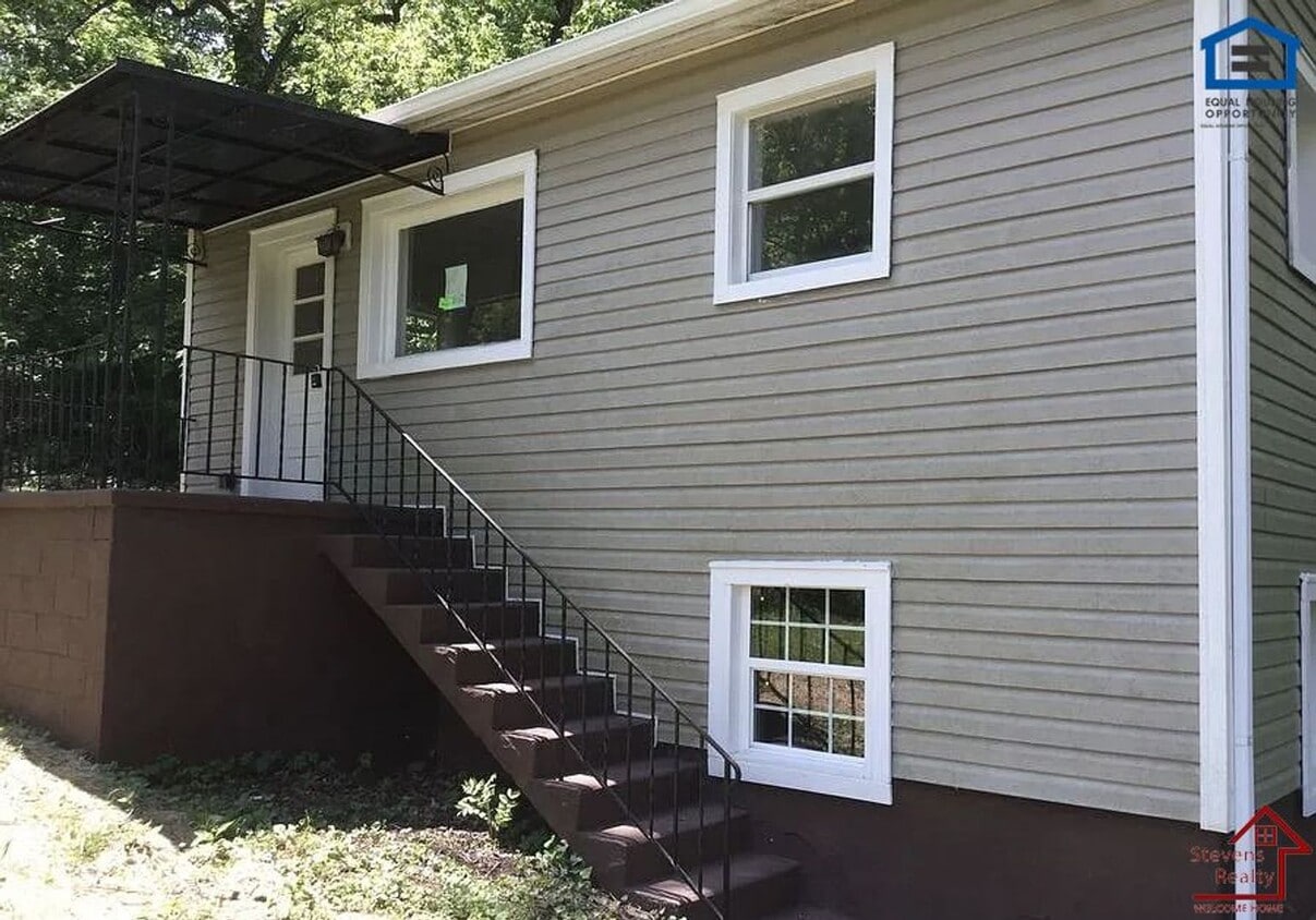 Building Photo - 4212 Ivy Ave