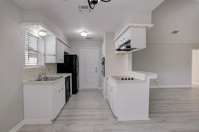 Building Photo - 10022 Belfast Rd