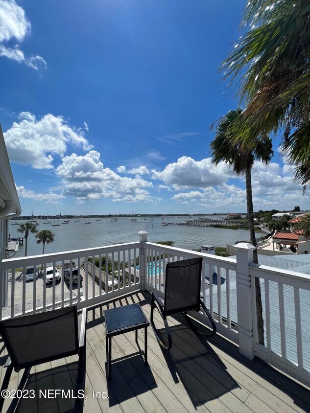 Foto principal - 105 Marine St